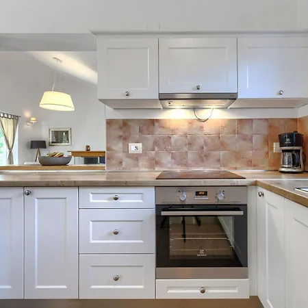 Vakantiehuis Samanta By Interhome Momjan