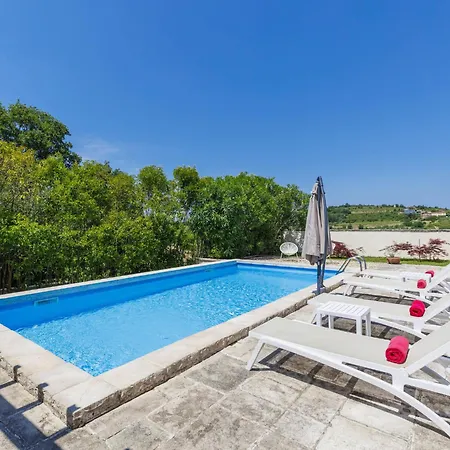 Samanta By Interhome * Momjan